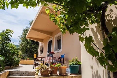 Facade/entrance, Balcony/Terrace, Dining area