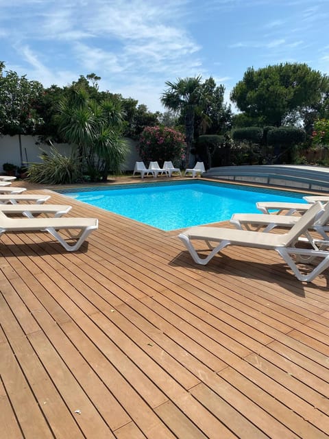 Pool view, Swimming pool, sunbed