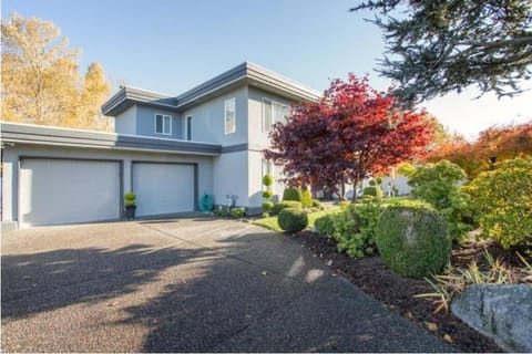 Villa in Crescent Beach House in Surrey