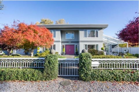 Villa in Crescent Beach House in Surrey