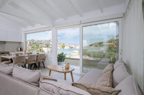 Seating area, Dining area, Sea view