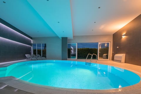 Hot Tub, Swimming pool