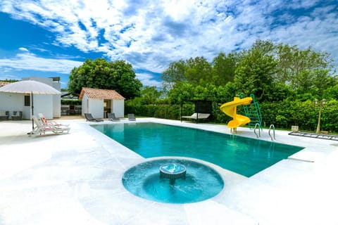 Casa Vacacional en condominio en Peñalisa con piscina privada BBQ WiFi Maison in Ricaurte