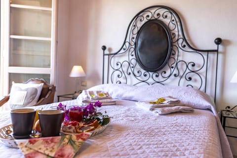 Shower, Bathroom, TV and multimedia, Bedroom