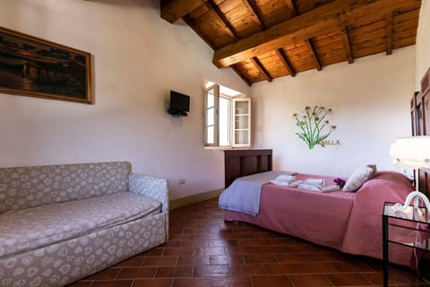 Shower, Bathroom, TV and multimedia, Bedroom