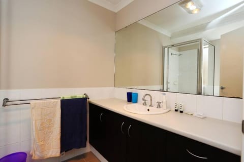 Nice and Neat House for your Journey - Renovated Condo in Canning Vale