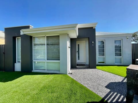 Nice and Neat House for your Journey - Renovated Condominio in Canning Vale