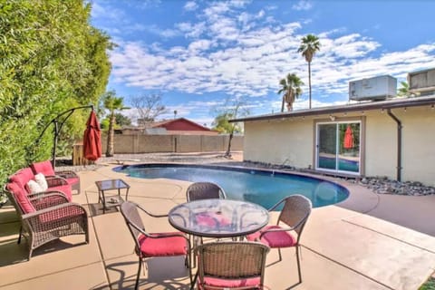 1-level house with pool near golf, dining, shopping House in Phoenix