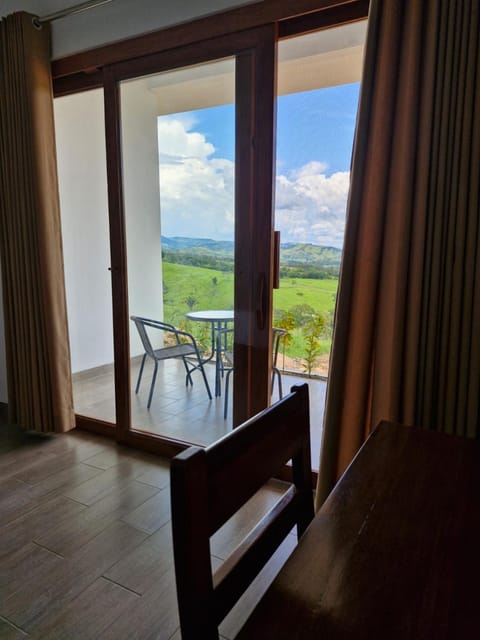 Habitaciones con vistas al infinito junto a Fundo Onírica Resort in San Martin, Peru