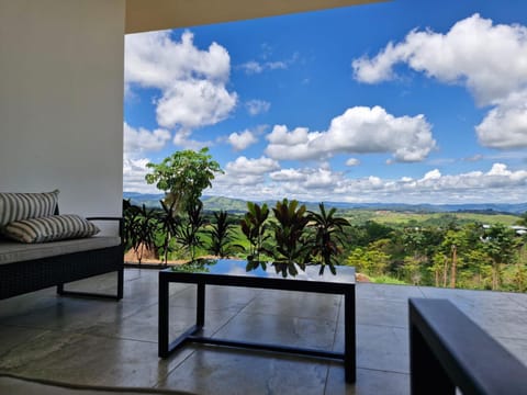 Habitaciones con vistas al infinito junto a Fundo Onírica Resort in San Martin, Peru