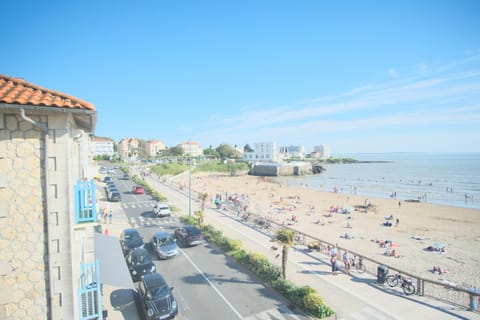 Nearby landmark, Day, Neighbourhood, Natural landscape, Beach, Sea view, Location, group of guests