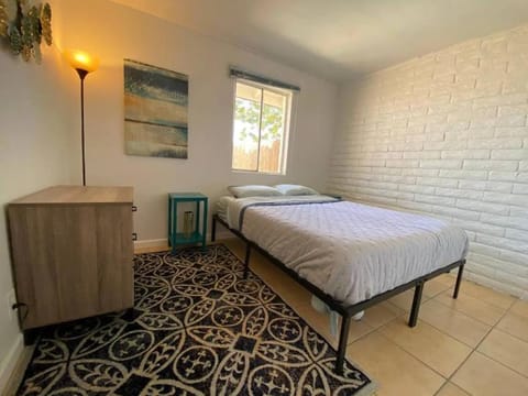 Lovely Condo By Westgate 2BR 1BA Oasis - King & AC Apartment in Glendale