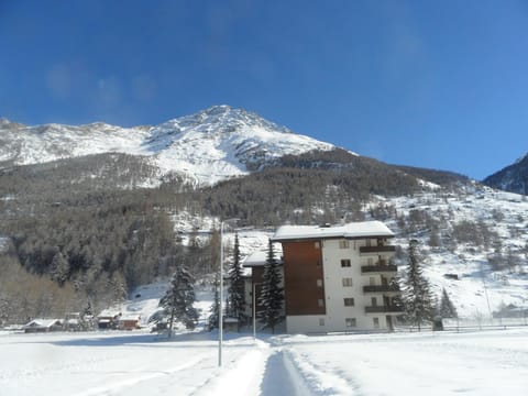 Facade/entrance, Winter