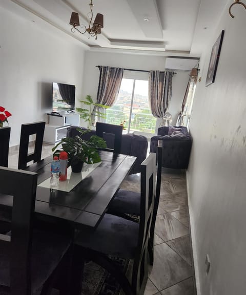 Magnifique appartement calme, propre, securise avec groupe electrogene et wifi Apartment in Douala