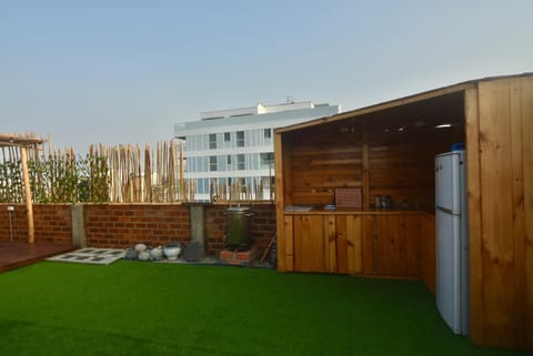 Property building, Day, Garden, Garden view