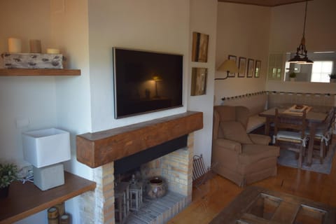 TV and multimedia, Living room, Seating area, flat iron