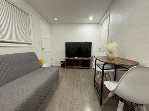 TV and multimedia, Living room, Dining area