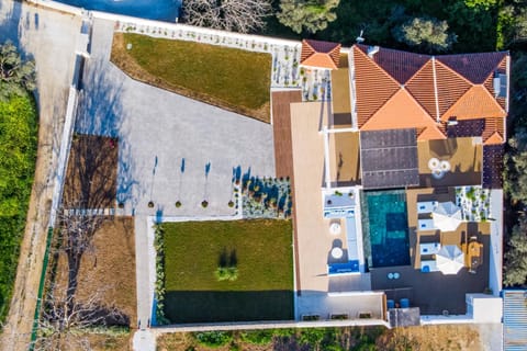 Property building, Neighbourhood, Bird's eye view, Location