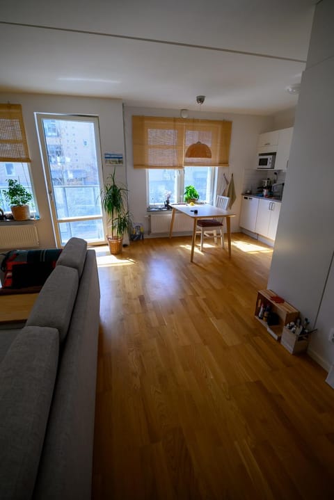 Kitchen or kitchenette, Seating area, Dining area