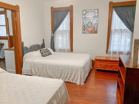 Downtown Historic Victorian Charmer Sleeps 7 Apartment in Gainesville