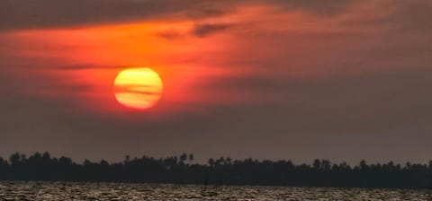 Tramonto air port lagoon resort Hotel in Negombo