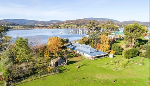 Country Oasis With River Views Maison in Cygnet