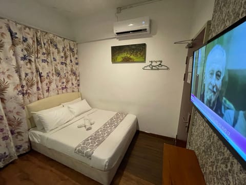 Bed, TV and multimedia, Photo of the whole room, Bedroom, air conditioner