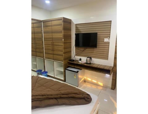 Communal lounge/ TV room, Bed, TV and multimedia, Kitchen or kitchenette, Living room, Photo of the whole room, Seating area, Evening entertainment, Bedroom, hair dresser, minibar, oven, wardrobe