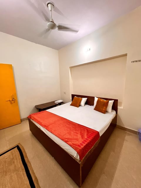 K V guest house Bed and Breakfast in Varanasi