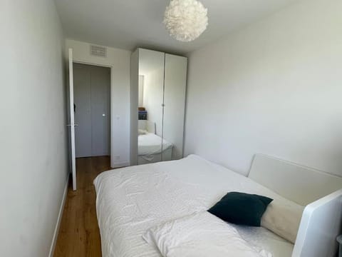 Bel appart proche Paris, 3 chambres, Balcon & Parc Apartment in Suresnes