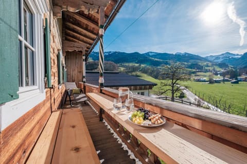 Natural landscape, View (from property/room), Balcony/Terrace, Dining area, Mountain view