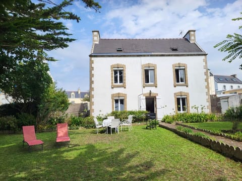 Property building, Facade/entrance, Off site