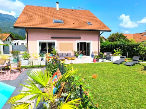 Maison avec piscine 14 personnes Villa in Doussard