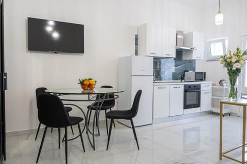 TV and multimedia, Kitchen or kitchenette, Living room, Seating area, Dining area, dishwasher, minibar, pet friendly, stove