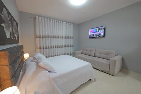 TV and multimedia, Photo of the whole room, Seating area, Bedroom