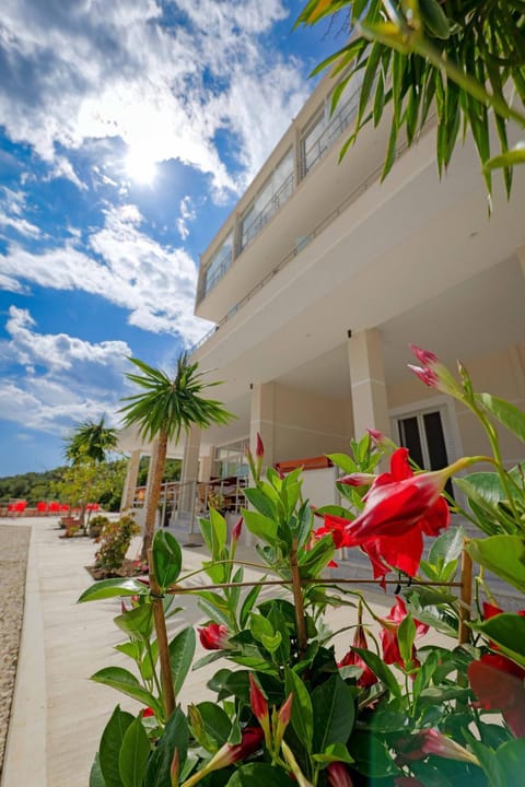 Property building, Spring, Garden, Garden, View (from property/room), Balcony/Terrace