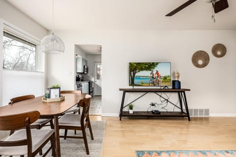 Charming Cochlin Duo! Two Homes, One Destination Haus in Traverse City