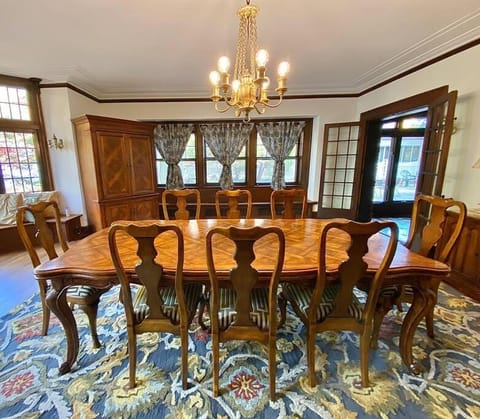 Historic Mansion for Large Groups Minutes to Cleveland Destinations Chalet in Shaker Heights