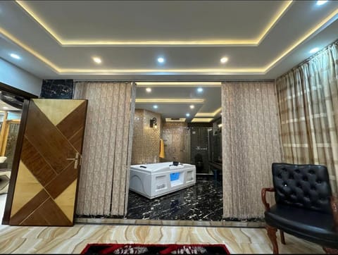 Luxury Penthouse Bahria Town Villa in Lahore