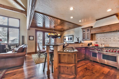 Luxury Mountain Design, Hot Tub & Shuttle Access at Deer Valley Ironwood 21! House in Park City