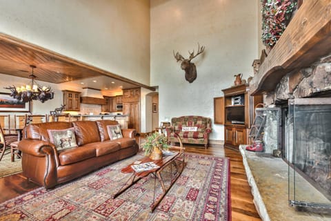 Luxury Mountain Design, Hot Tub & Shuttle Access at Deer Valley Ironwood 21! House in Park City