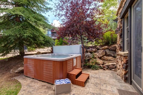 Luxury Amenities and Design, Hot tub, home gym, BBQ, Deer Valley Ironwood Ski Estate 20 House in Park City