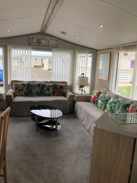 Seabreeze, Utopia, walking distance to beach, 5 Star Shorefield Country Park, Milford on Sea, Shorefield Road, SO41 0LH, United Kingdom Campeggio /
resort per camper in Milford on Sea