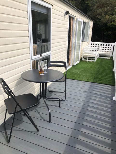 Seabreeze, Utopia, walking distance to beach, 5 Star Shorefield Country Park, Milford on Sea, Shorefield Road, SO41 0LH, United Kingdom Campeggio /
resort per camper in Milford on Sea
