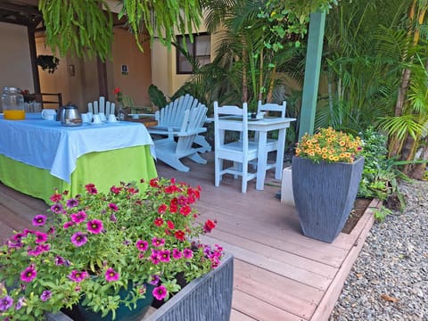 Patio, Dining area