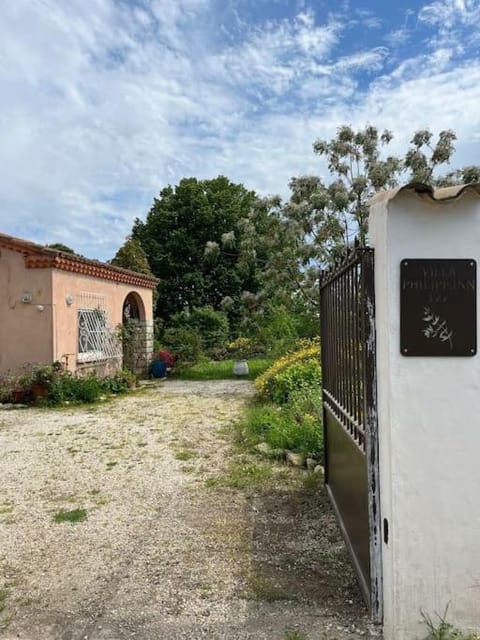 Property building, Facade/entrance, Garden view