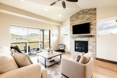 End Unit with Private Hot Tub, Theater Room and Ski Resort Views House in Wasatch County