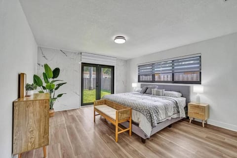 4 bedroom 2 bath BBQ House 5 mins Lauderdale-by-the-Sea & Pompano Beaches Apartamento in Oakland Park