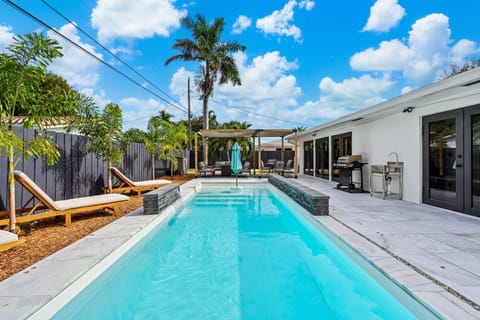 Day, Pool view, Swimming pool, sunbed