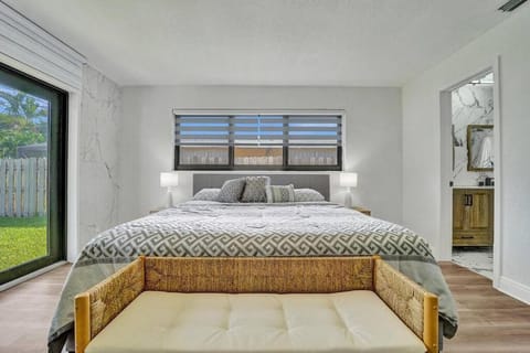 4 bedroom 2 bath BBQ House 5 mins Lauderdale-by-the-Sea & Pompano Beaches Apartamento in Oakland Park
